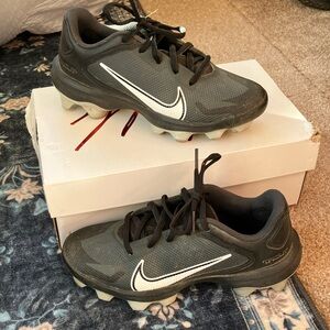Boys Nike baseball cleats size 3